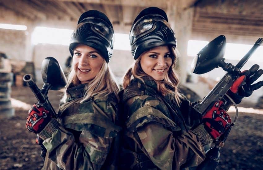 Kadınlar Paintball Oynarken Nasıl Giyinirler